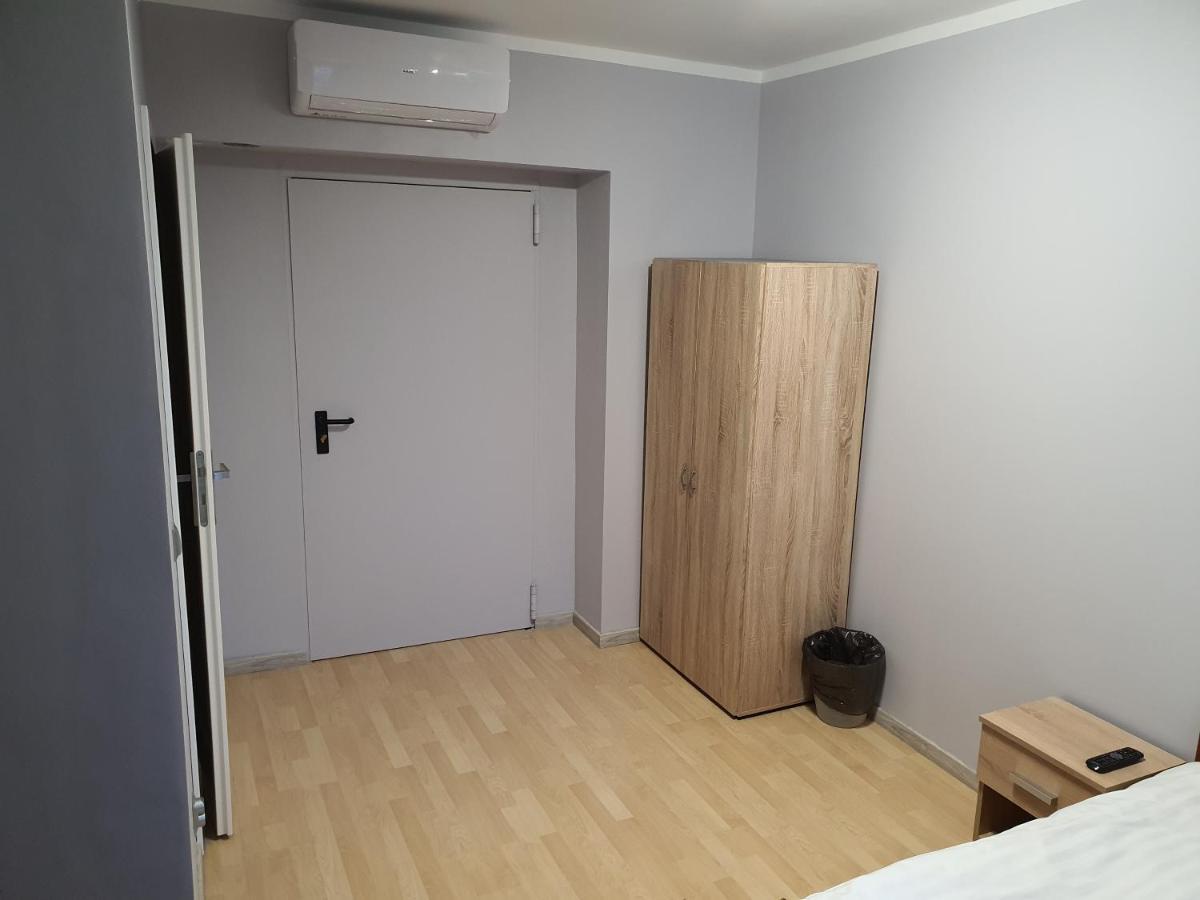 Jasna Hostelik Self Check-In Варшава Екстериор снимка