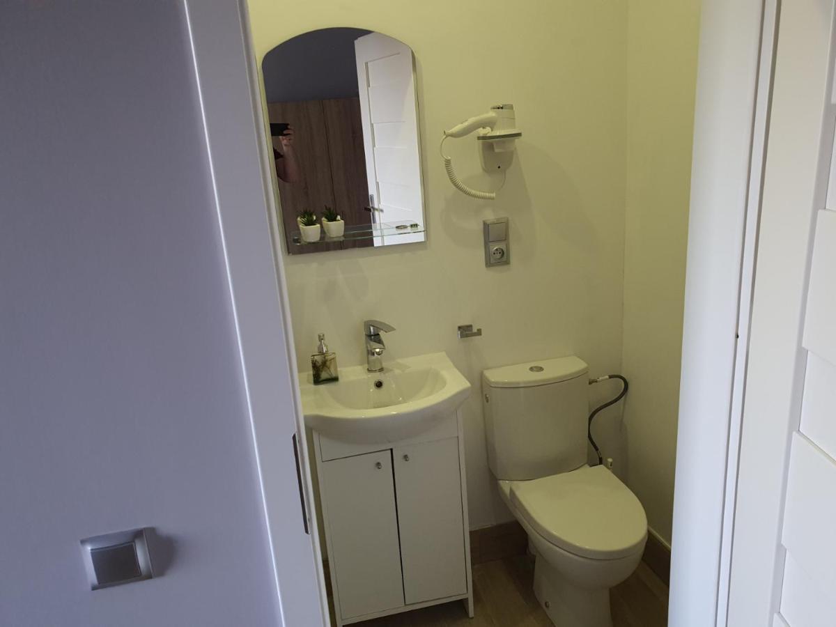 Jasna Hostelik Self Check-In Варшава Екстериор снимка