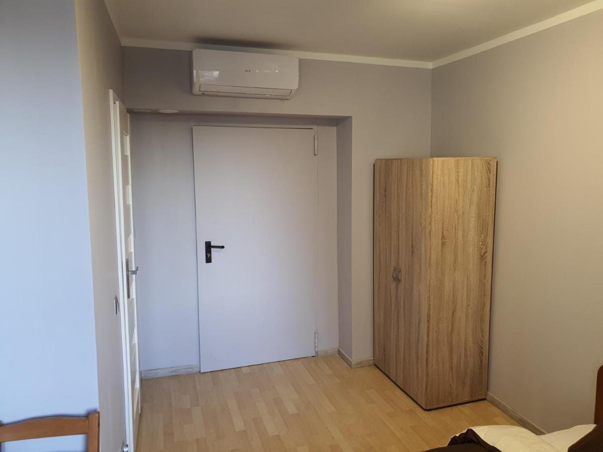 Jasna Hostelik Self Check-In Варшава Екстериор снимка