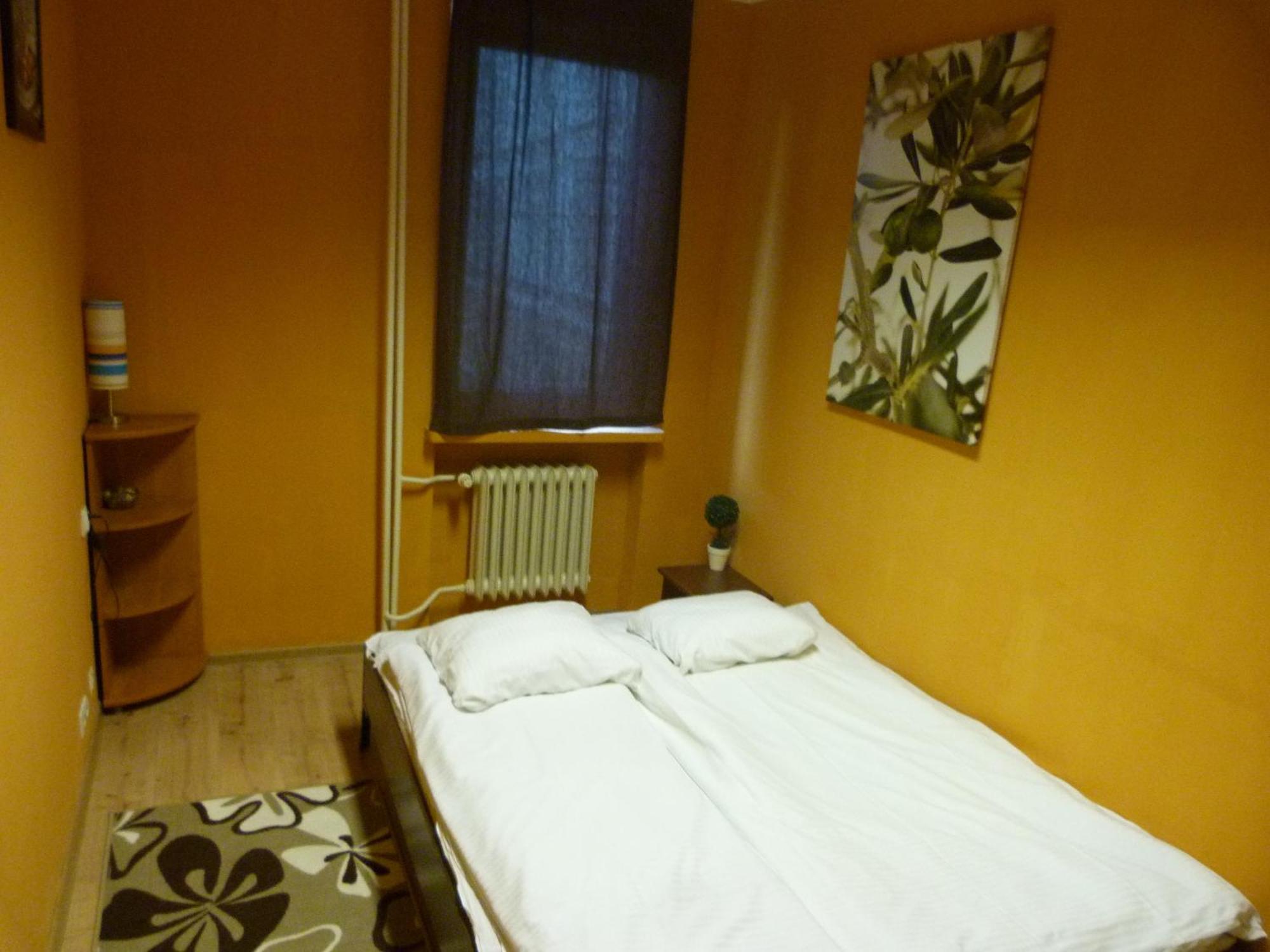 Jasna Hostelik Self Check-In Варшава Екстериор снимка