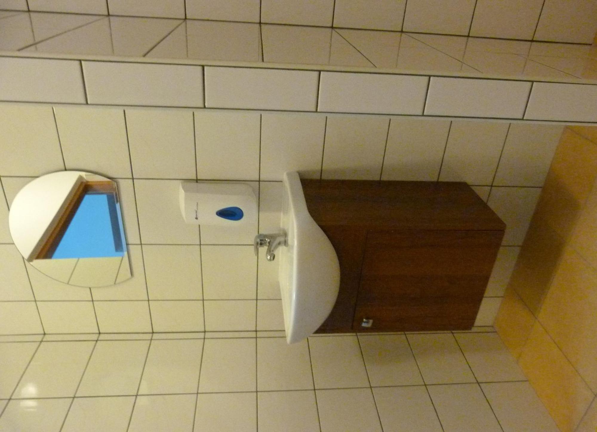 Jasna Hostelik Self Check-In Варшава Екстериор снимка